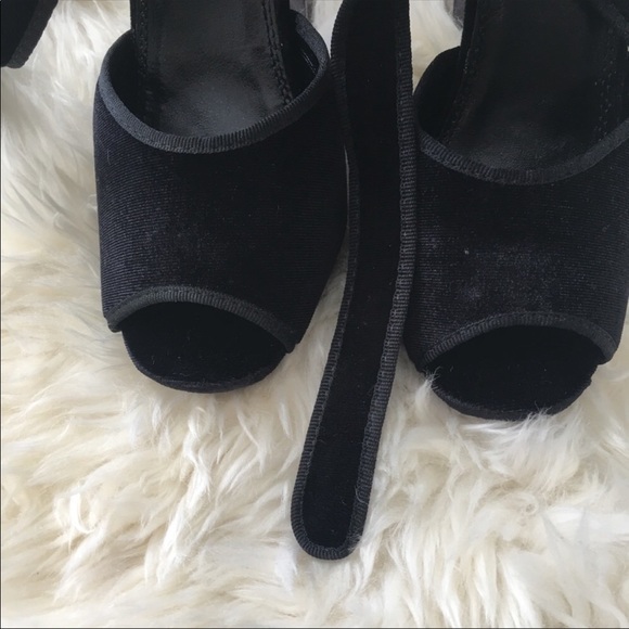 Adorable Velour Ankle Wrap Block heels - Picture 3 of 8